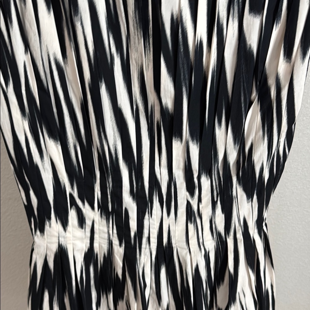 Banana Republic Black and White Mini Dress - Picture 4 of 10